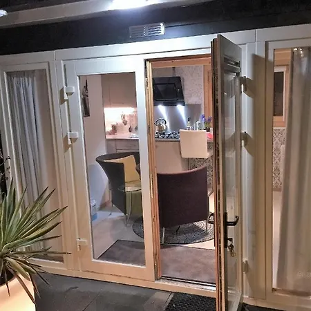 Gardenhouse Mariposa Hotel *